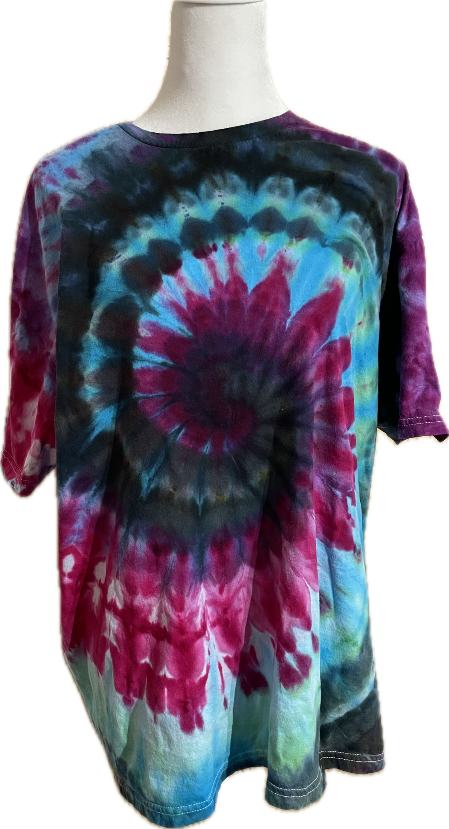 Size X-Large black pink and blue tie dye short sleeve t-shirt