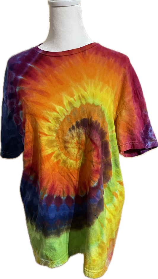 Size large bright rainbow spiral tie dye short sleeve T shirt